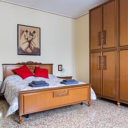 A pochi passi dal centro e dall'Ospedale di Parma Appartamento Esterno foto