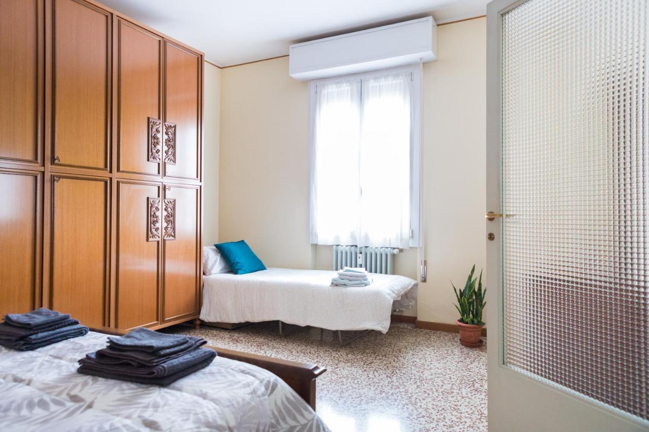 A pochi passi dal centro e dall'Ospedale di Parma Appartamento Esterno foto